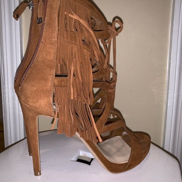 Guess 7 1/2 fringe heels - Picture 2 of 4